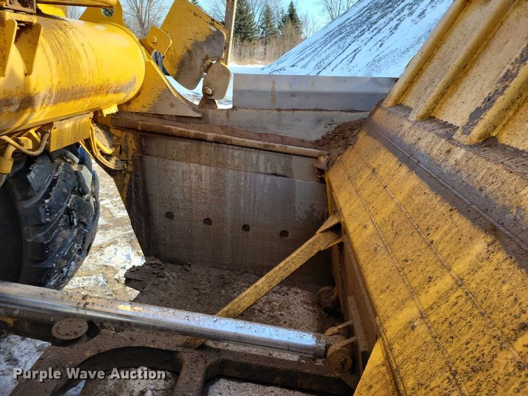 image for item EA2823 2006 Caterpillar 627G conventional scraper 