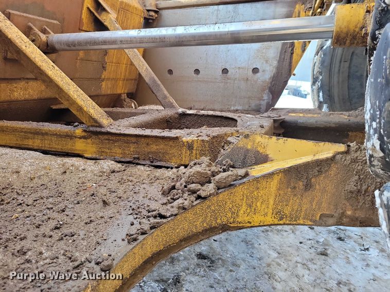 image for item EA2823 2006 Caterpillar 627G conventional scraper 