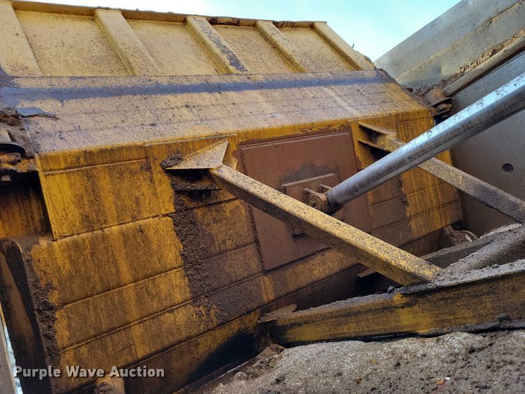 image for item EA2823 2006 Caterpillar 627G conventional scraper 