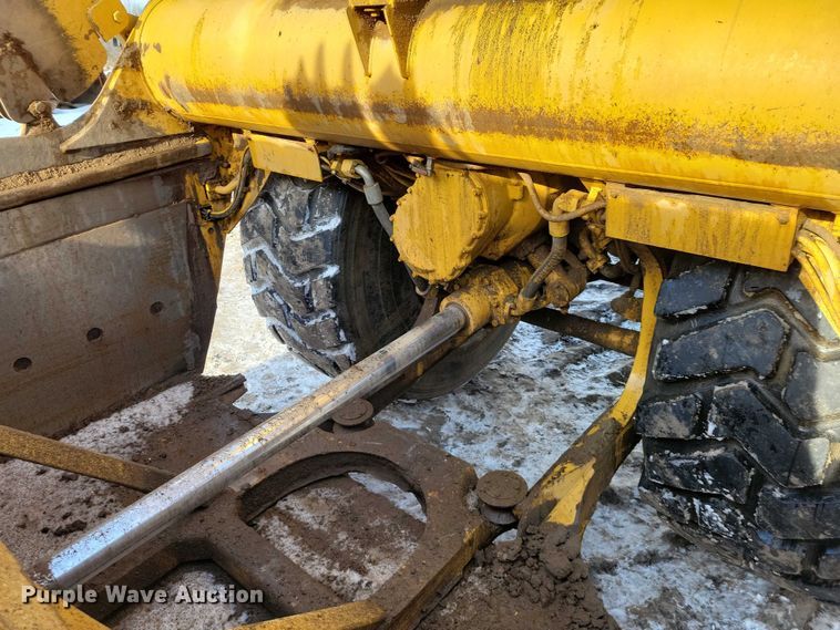 image for item EA2823 2006 Caterpillar 627G conventional scraper 