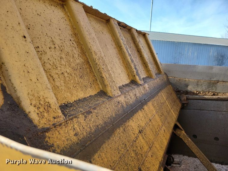 image for item EA2823 2006 Caterpillar 627G conventional scraper 