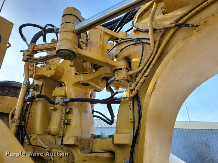 image for item EA2823 2006 Caterpillar 627G conventional scraper 