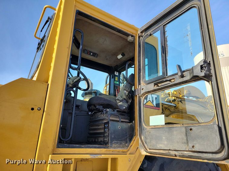 image for item EA2823 2006 Caterpillar 627G conventional scraper 