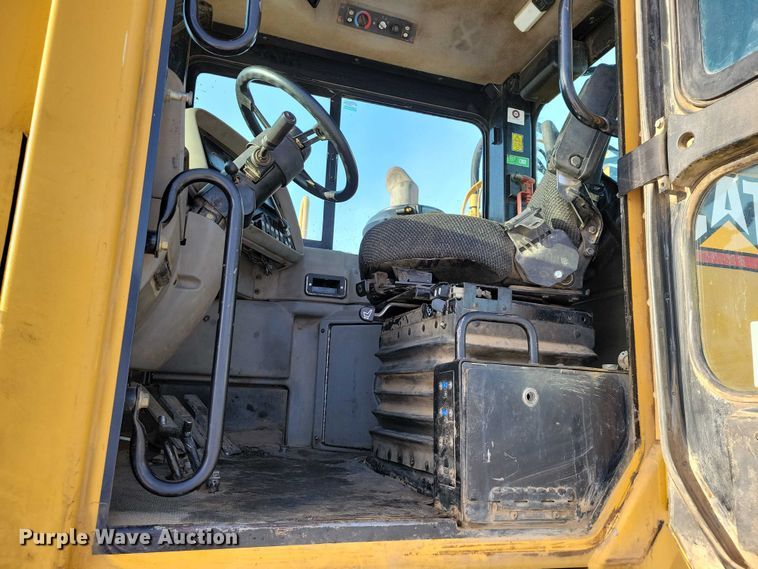 image for item EA2823 2006 Caterpillar 627G conventional scraper 