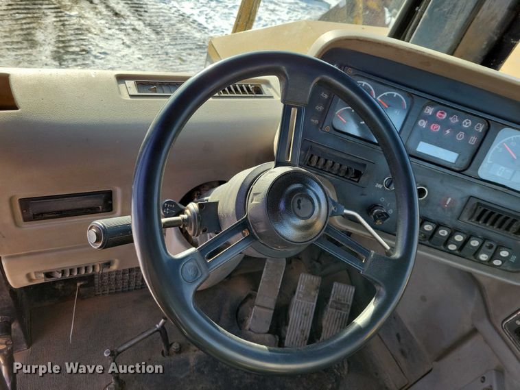 image for item EA2823 2006 Caterpillar 627G conventional scraper 