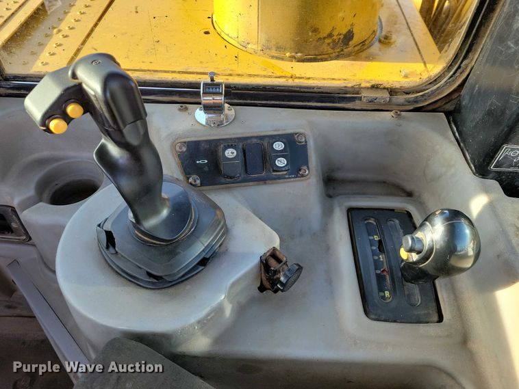 image for item EA2823 2006 Caterpillar 627G conventional scraper 