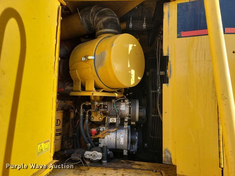 image for item EA2823 2006 Caterpillar 627G conventional scraper 