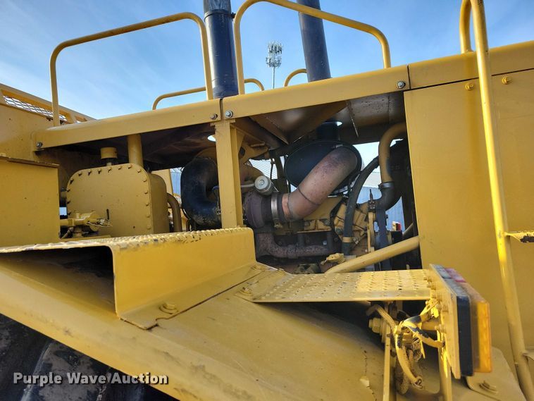 image for item EA2823 2006 Caterpillar 627G conventional scraper 