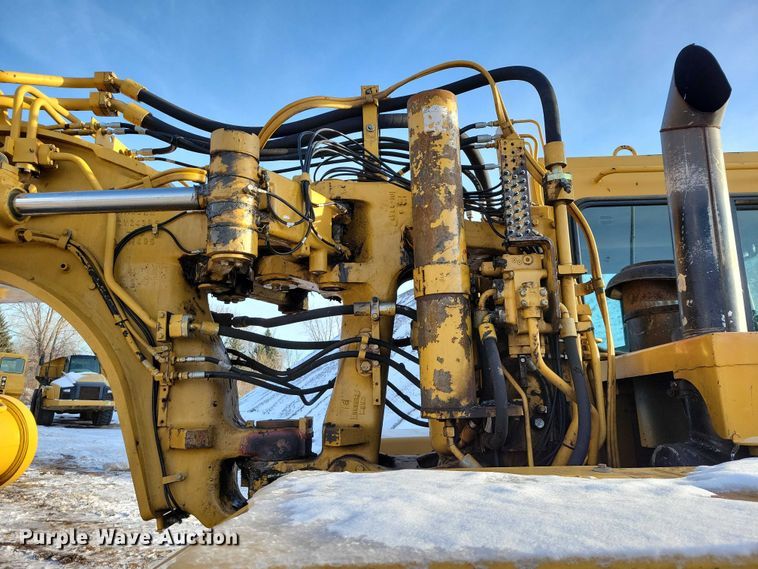 image for item EA2824 2005 Caterpillar 627G conventional scraper 