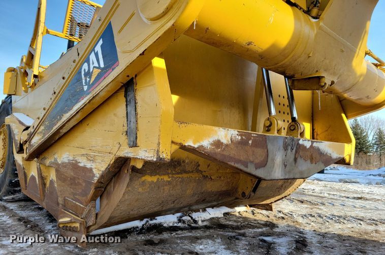 image for item EA2824 2005 Caterpillar 627G conventional scraper 