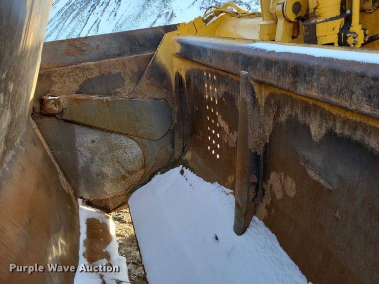 image for item EA2824 2005 Caterpillar 627G conventional scraper 