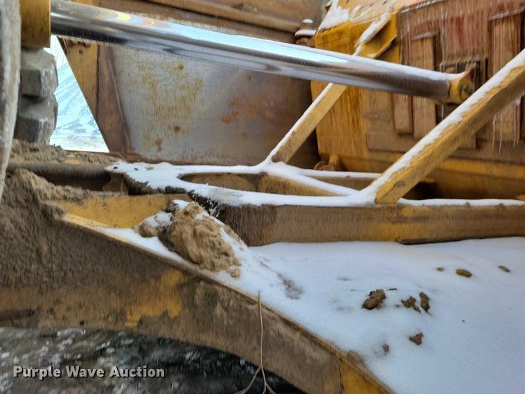 image for item EA2824 2005 Caterpillar 627G conventional scraper 