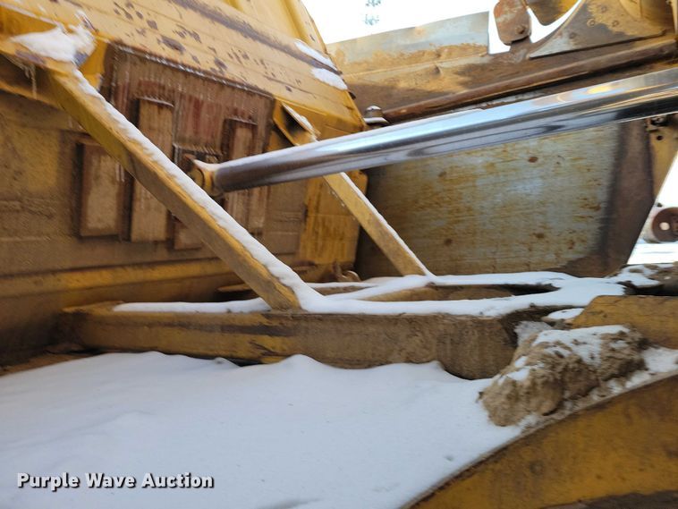 image for item EA2824 2005 Caterpillar 627G conventional scraper 