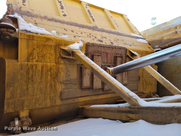 image for item EA2824 2005 Caterpillar 627G conventional scraper 