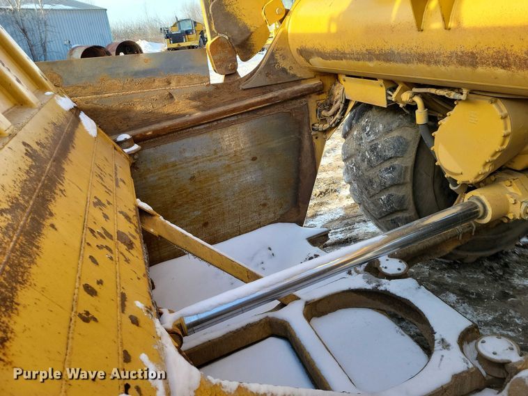 image for item EA2824 2005 Caterpillar 627G conventional scraper 