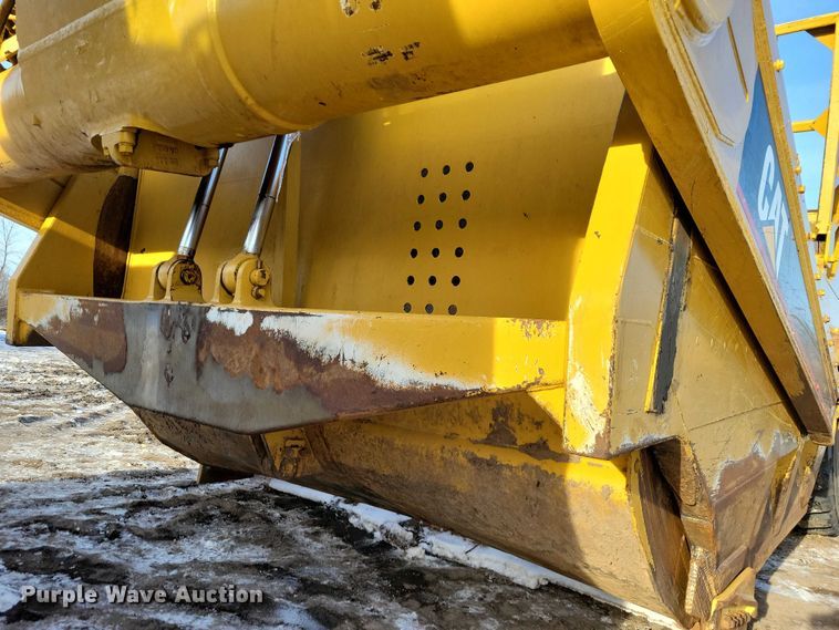 image for item EA2824 2005 Caterpillar 627G conventional scraper 