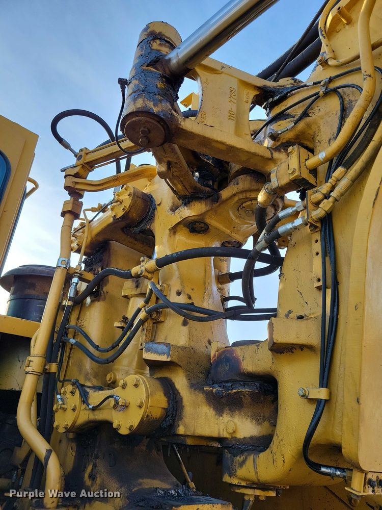 image for item EA2824 2005 Caterpillar 627G conventional scraper 