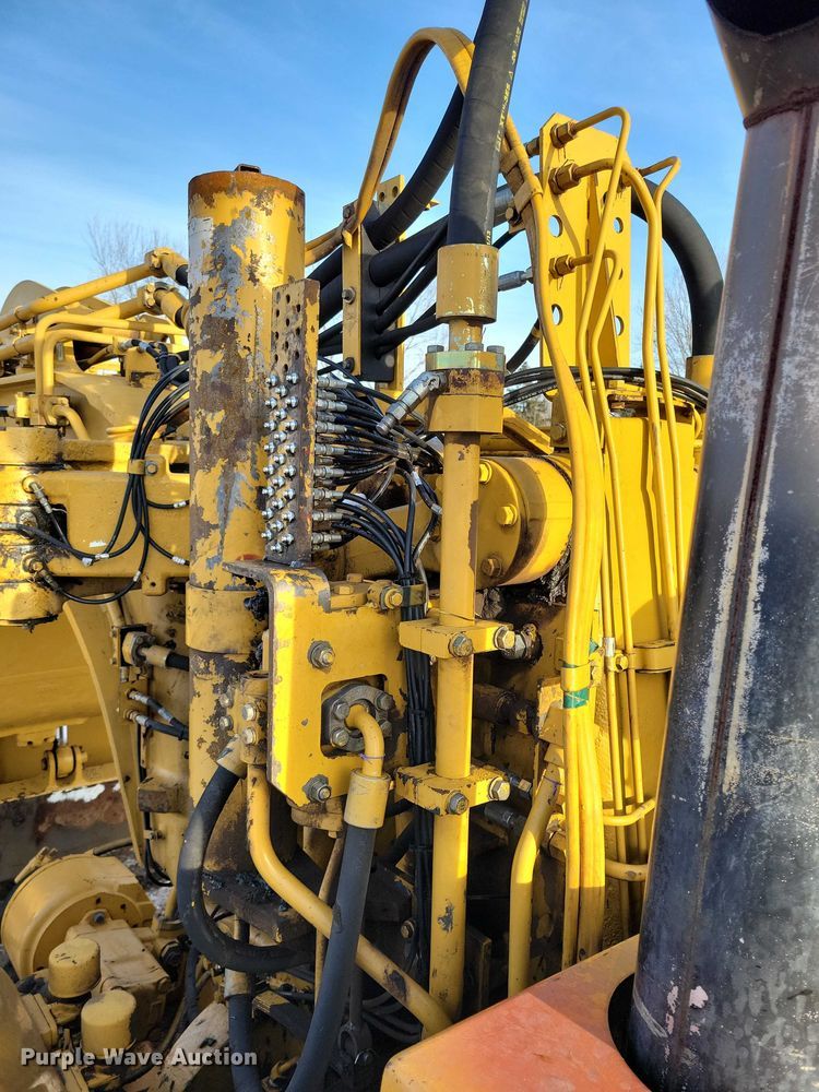 image for item EA2824 2005 Caterpillar 627G conventional scraper 