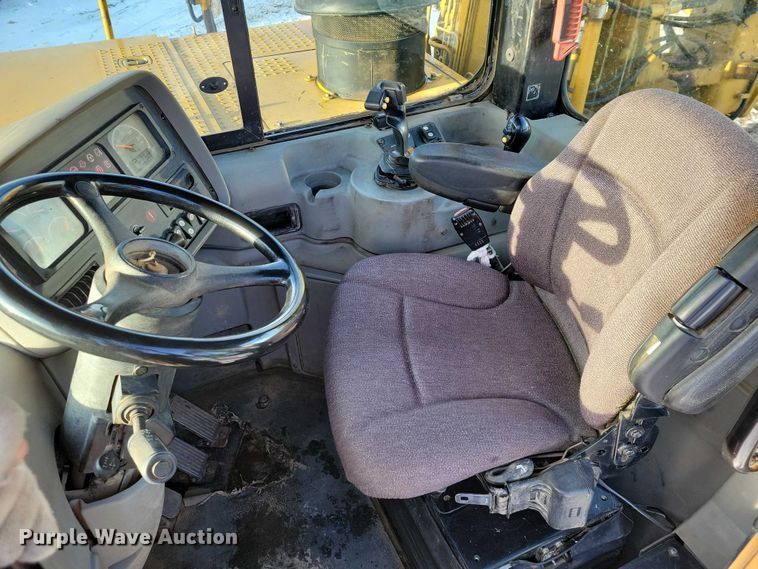 image for item EA2824 2005 Caterpillar 627G conventional scraper 