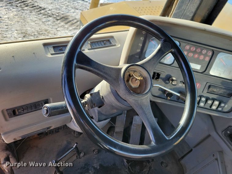 image for item EA2824 2005 Caterpillar 627G conventional scraper 