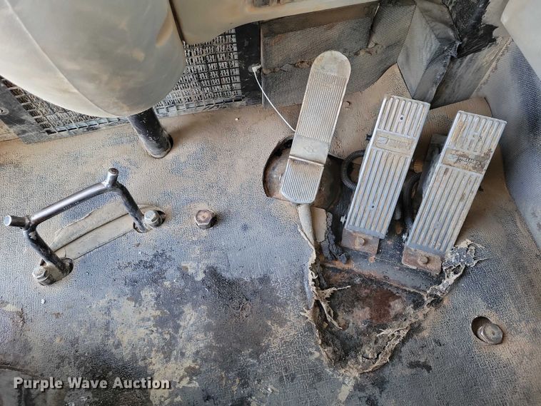 image for item EA2824 2005 Caterpillar 627G conventional scraper 