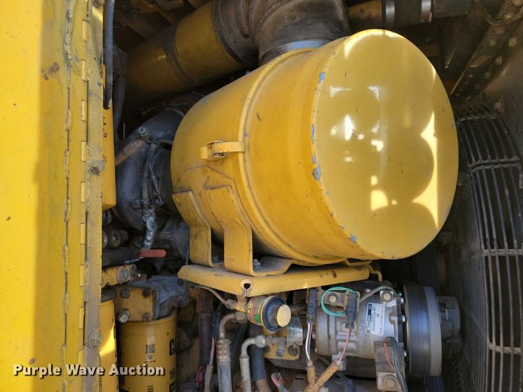 image for item EA2824 2005 Caterpillar 627G conventional scraper 