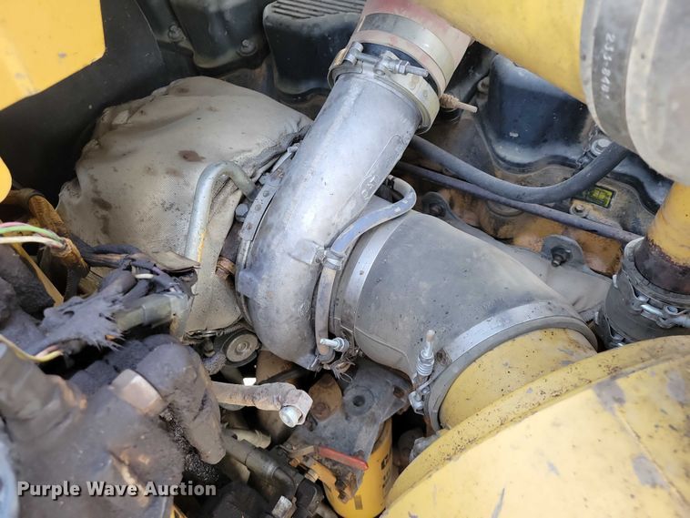 image for item EA2824 2005 Caterpillar 627G conventional scraper 