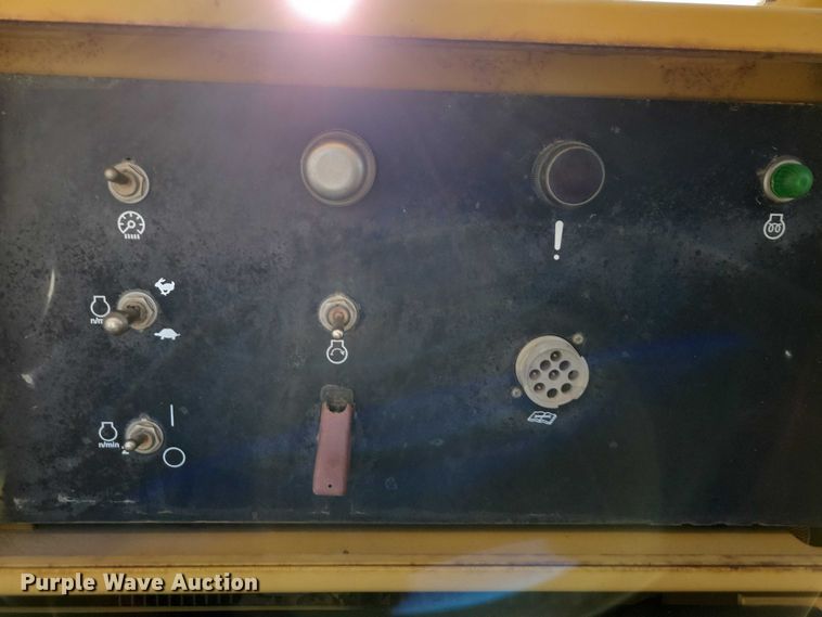 image for item EA2824 2005 Caterpillar 627G conventional scraper 