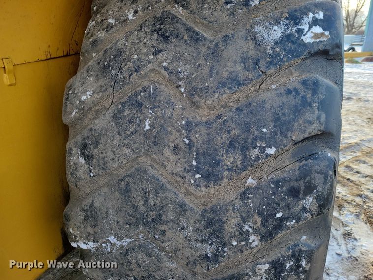 image for item EA2824 2005 Caterpillar 627G conventional scraper 