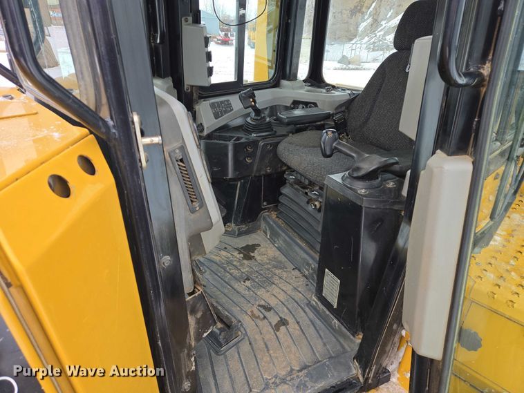 image for item EB1270 2018 Caterpillar D6T LGP dozer