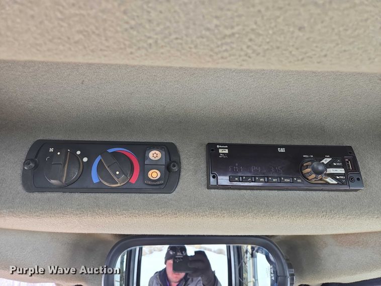 image for item EB1270 2018 Caterpillar D6T LGP dozer