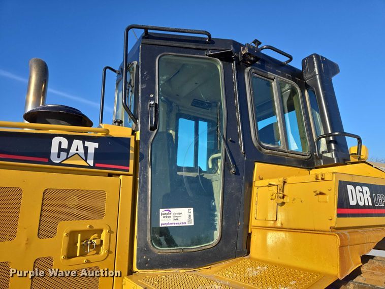 image for item EB1272 1998 Caterpillar D6R LGP dozer
