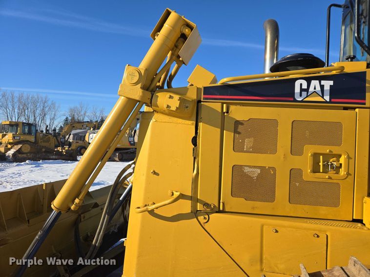 image for item EB1272 1998 Caterpillar D6R LGP dozer