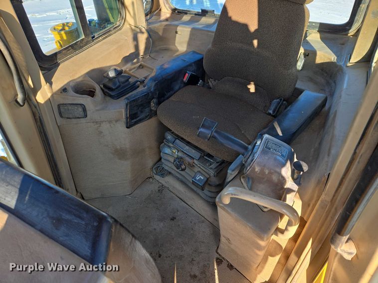 image for item EB1272 1998 Caterpillar D6R LGP dozer