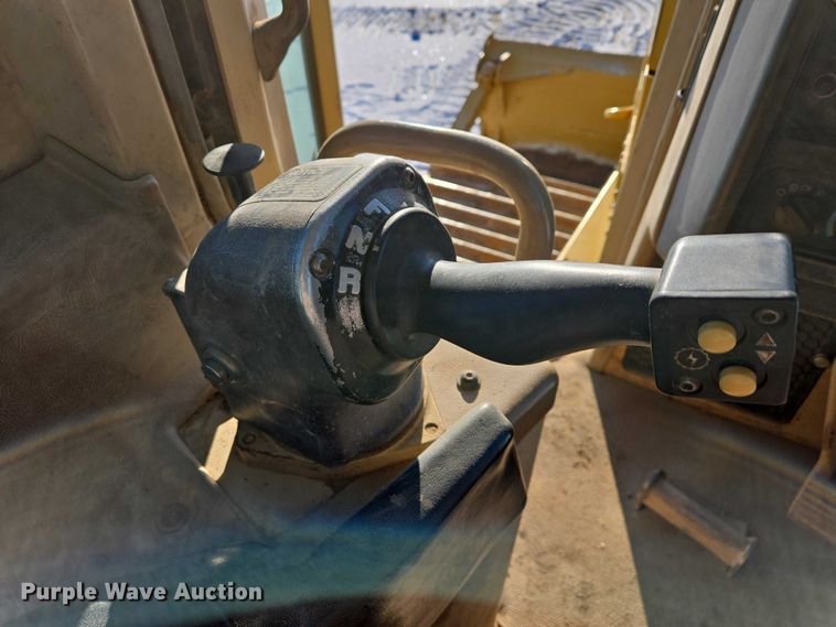 image for item EB1272 1998 Caterpillar D6R LGP dozer