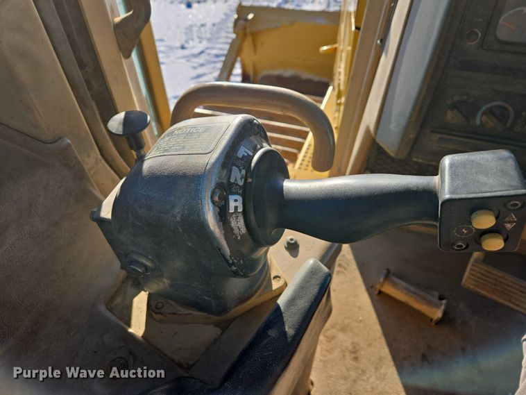 image for item EB1272 1998 Caterpillar D6R LGP dozer