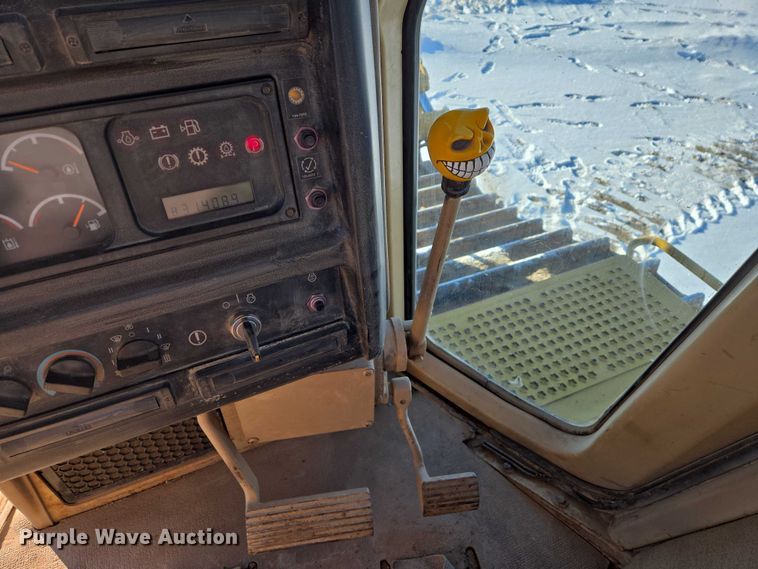 image for item EB1272 1998 Caterpillar D6R LGP dozer