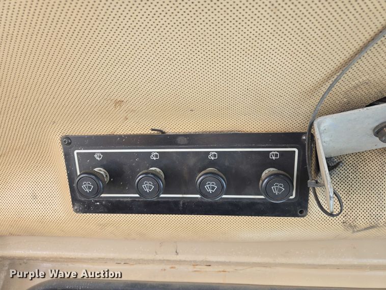 image for item EB1272 1998 Caterpillar D6R LGP dozer