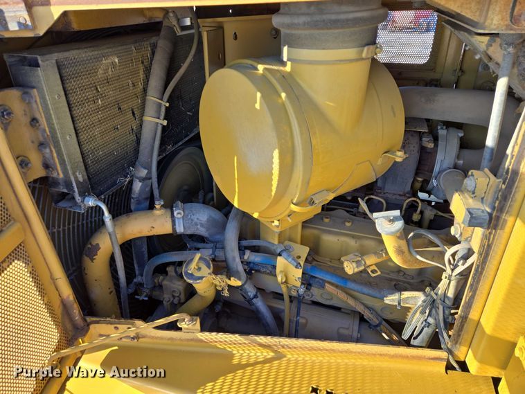image for item EB1272 1998 Caterpillar D6R LGP dozer