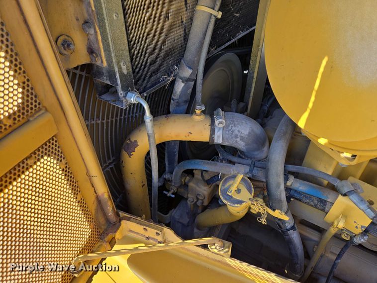 image for item EB1272 1998 Caterpillar D6R LGP dozer
