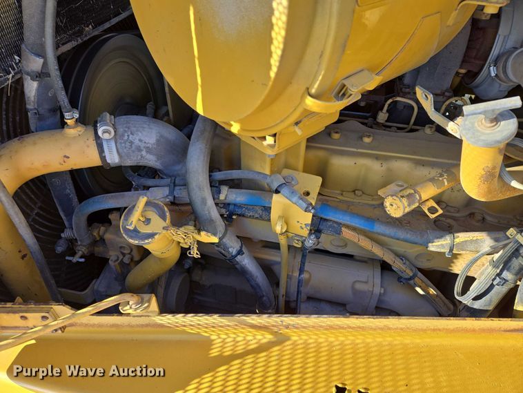 image for item EB1272 1998 Caterpillar D6R LGP dozer