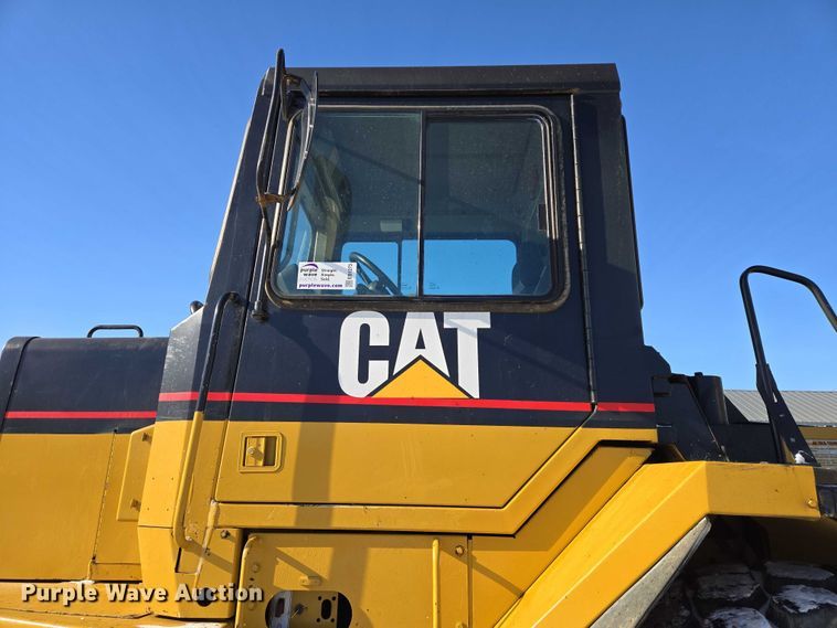 image for item EB1273 2000 Caterpillar D400EII articulated haul truck