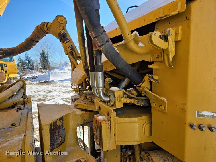 image for item EB1273 2000 Caterpillar D400EII articulated haul truck