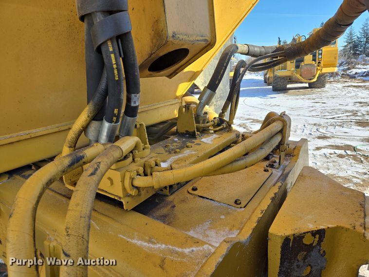 image for item EB1273 2000 Caterpillar D400EII articulated haul truck