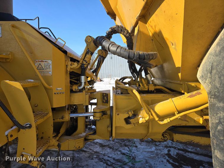 image for item EB1273 2000 Caterpillar D400EII articulated haul truck