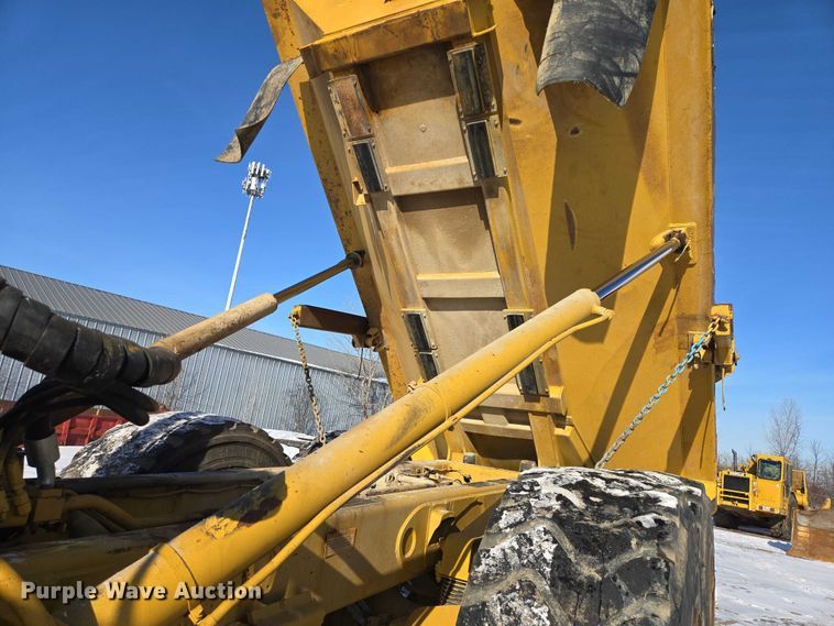 image for item EB1273 2000 Caterpillar D400EII articulated haul truck