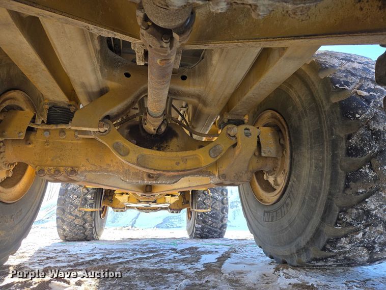 image for item EB1273 2000 Caterpillar D400EII articulated haul truck