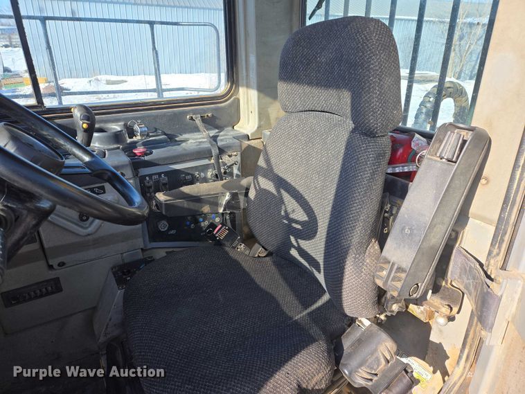 image for item EB1273 2000 Caterpillar D400EII articulated haul truck