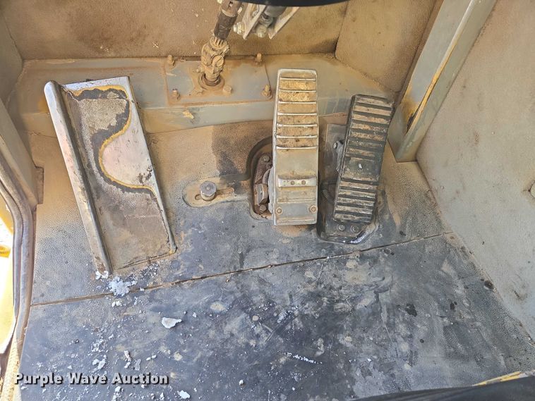 image for item EB1273 2000 Caterpillar D400EII articulated haul truck