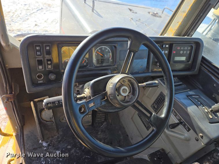 image for item EB1273 2000 Caterpillar D400EII articulated haul truck